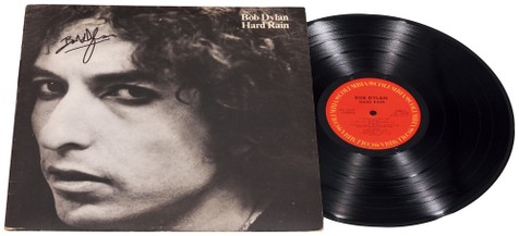 “美国著名摇滚天皇”鲍勃·迪伦（Bob Dylan）亲笔签名原版黑胶唱片《Hard Rain》，附证书