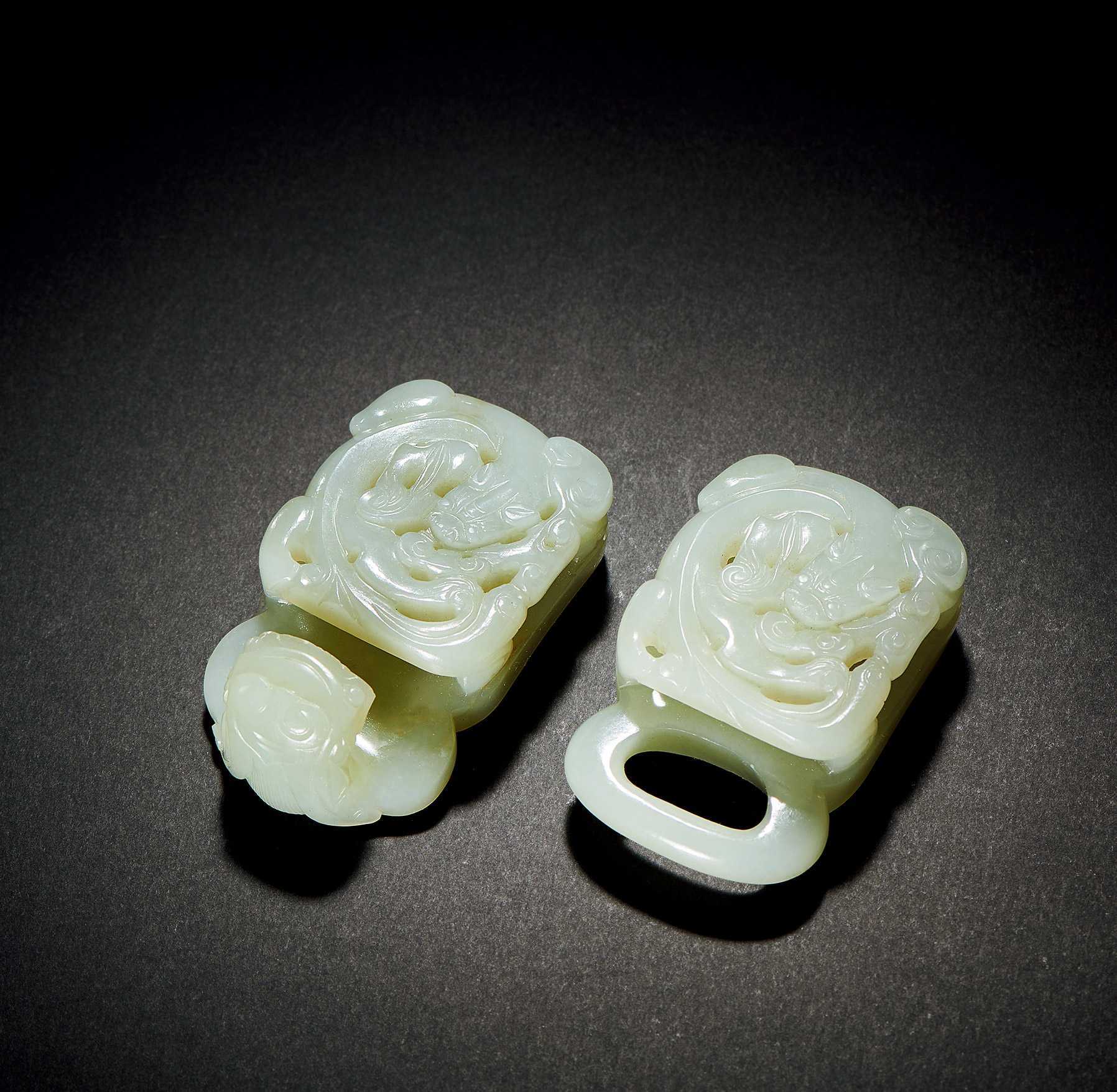 清 白玉龙纹带扣