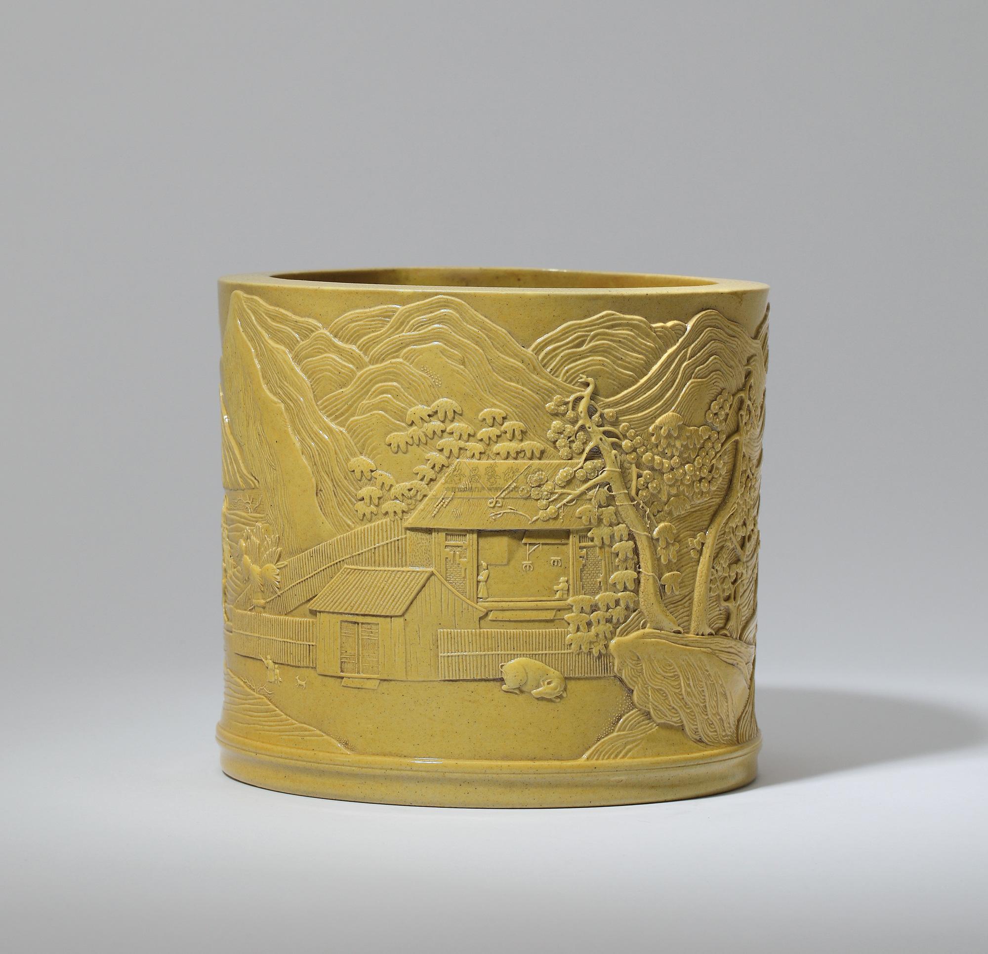 陈国治作黄釉雕瓷山水人物大笔筒拍品分类陶瓷>清代单色釉瓷器创作