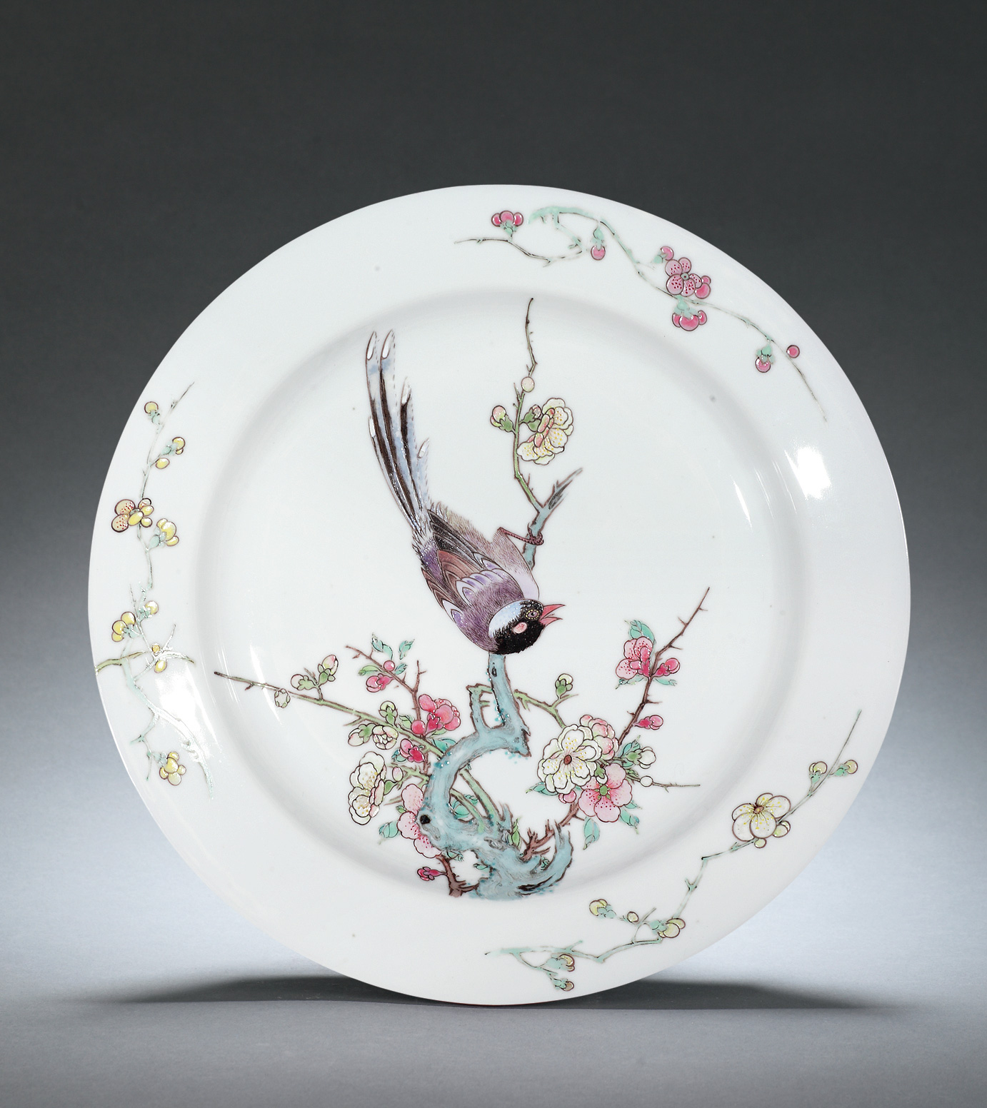 清雍正 外胭脂红内粉彩花鸟盘