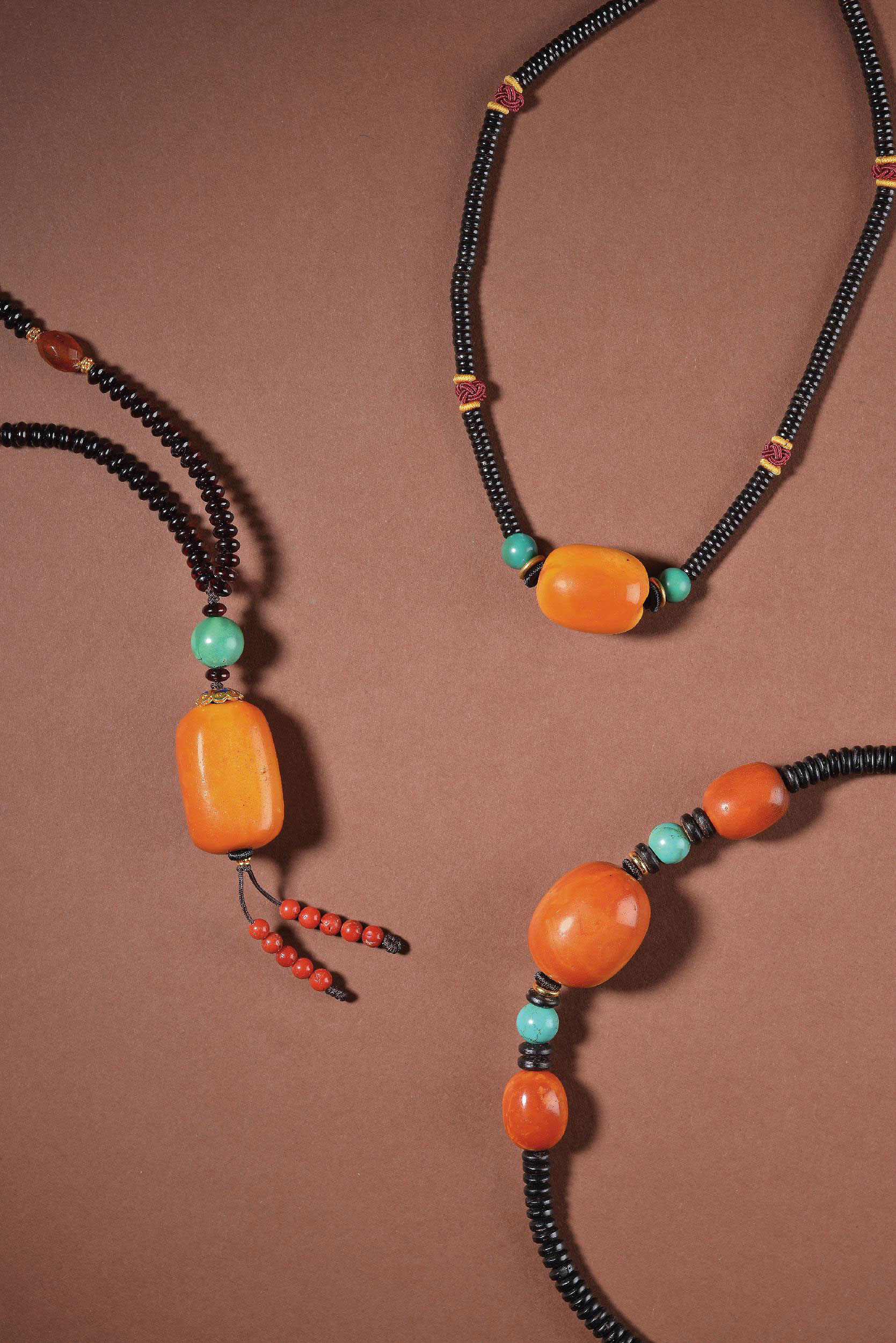 蜜蜡三颗配绿松石隔珠项链