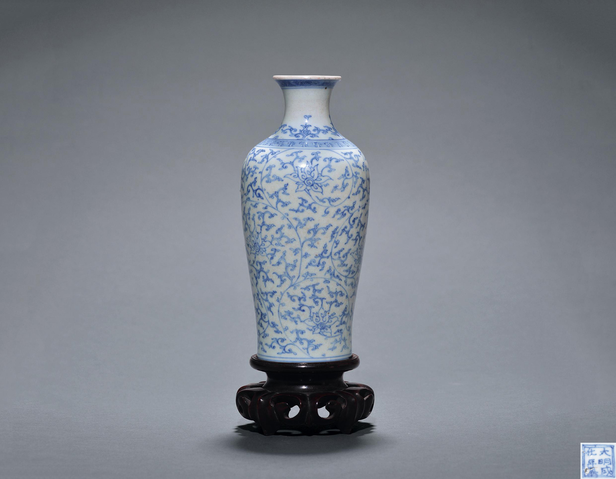 清康熙 青花缠枝莲观音瓶