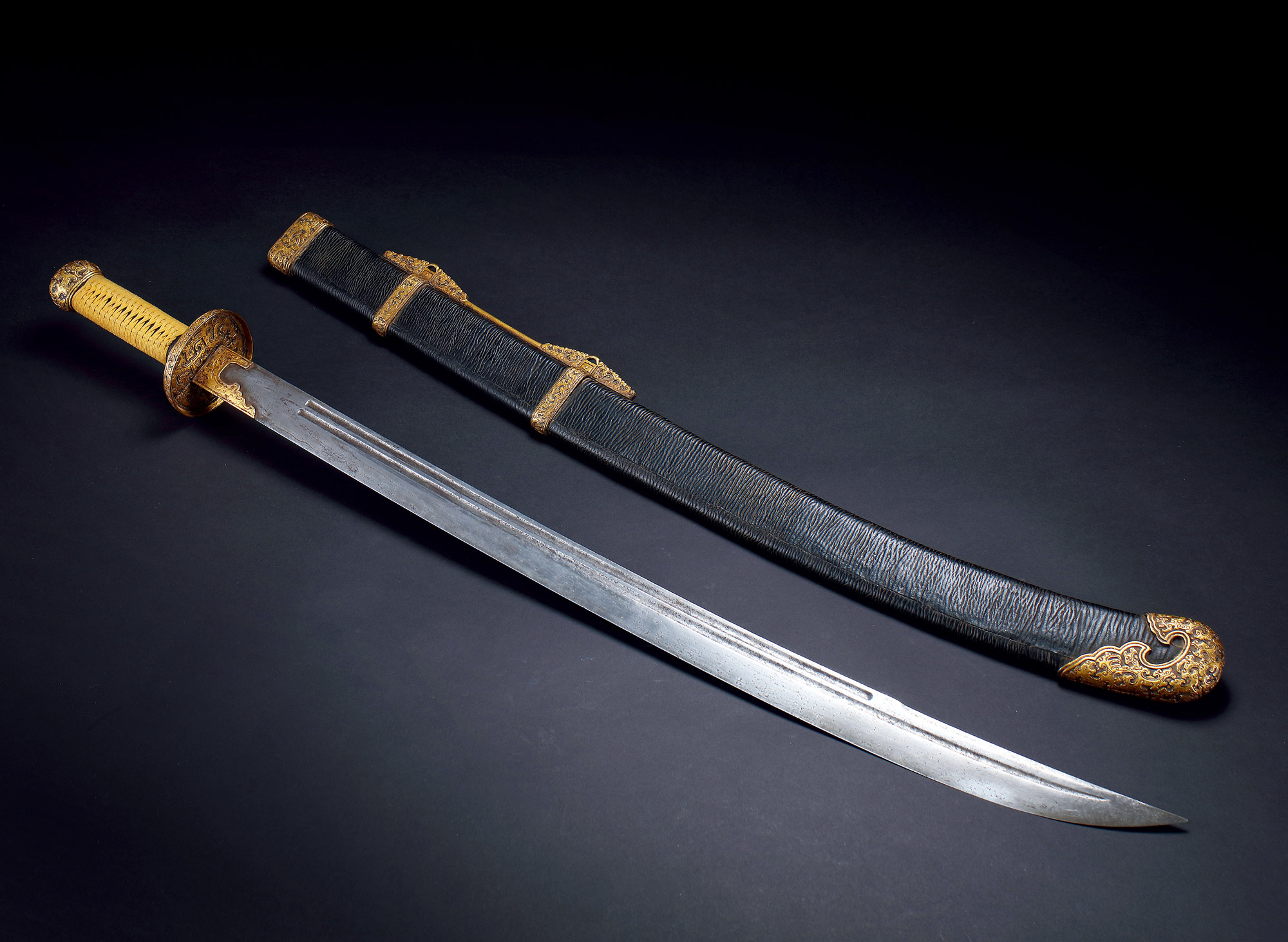 清乾隆 铁翦金夔龙纹腰刀