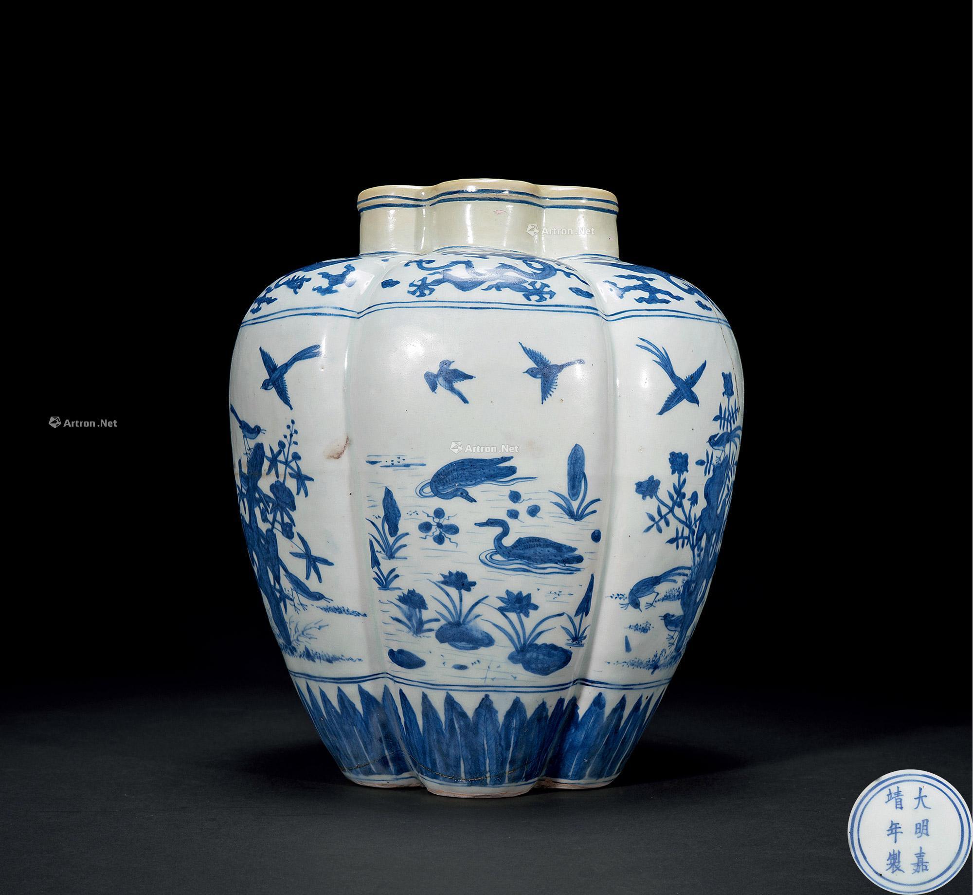 青花花鸟图瓜棱罐拍品分类陶瓷>明代青花瓷器创作年代明嘉靖尺寸高