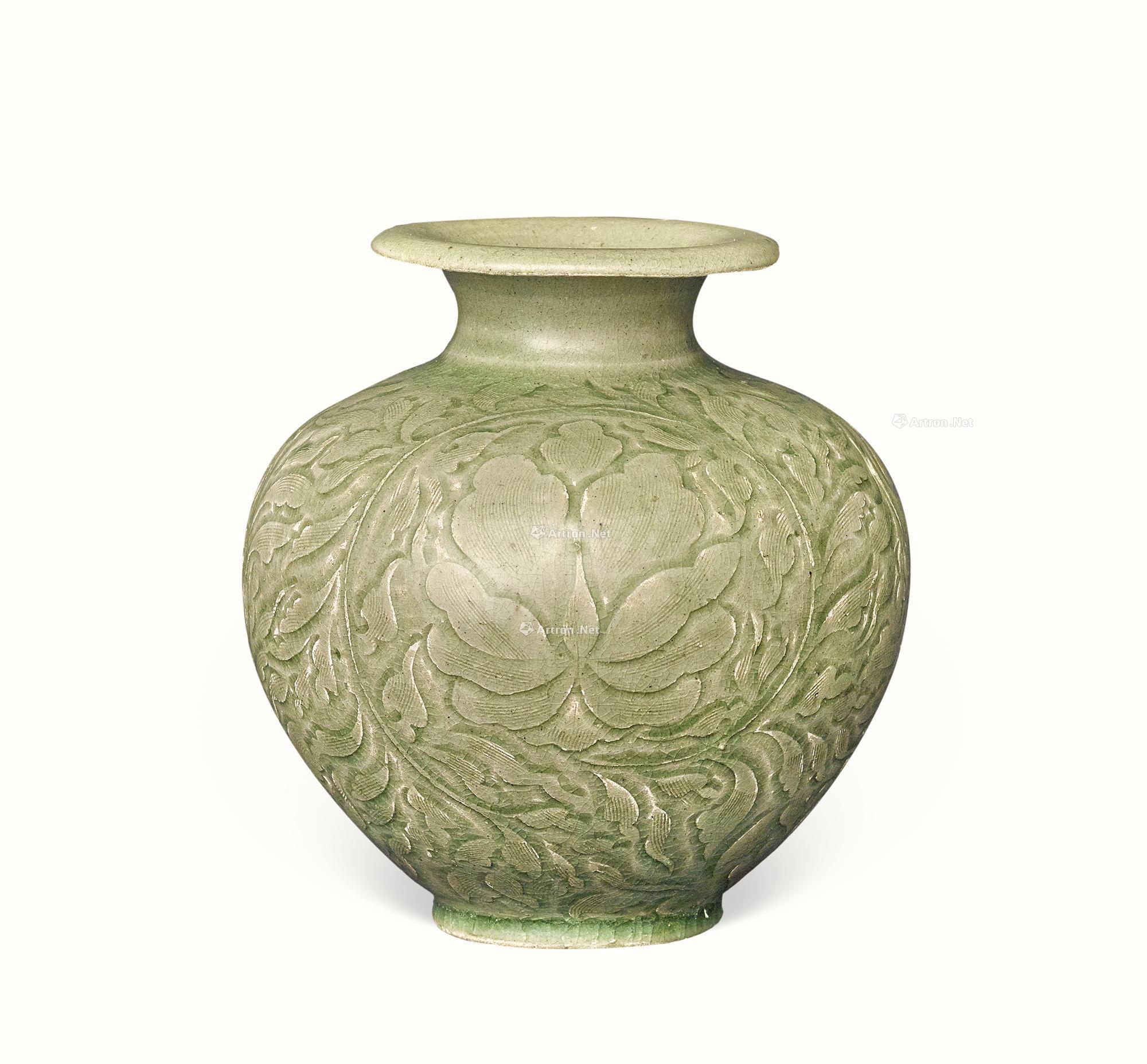 唐代 越窑青釉刻划花瓶