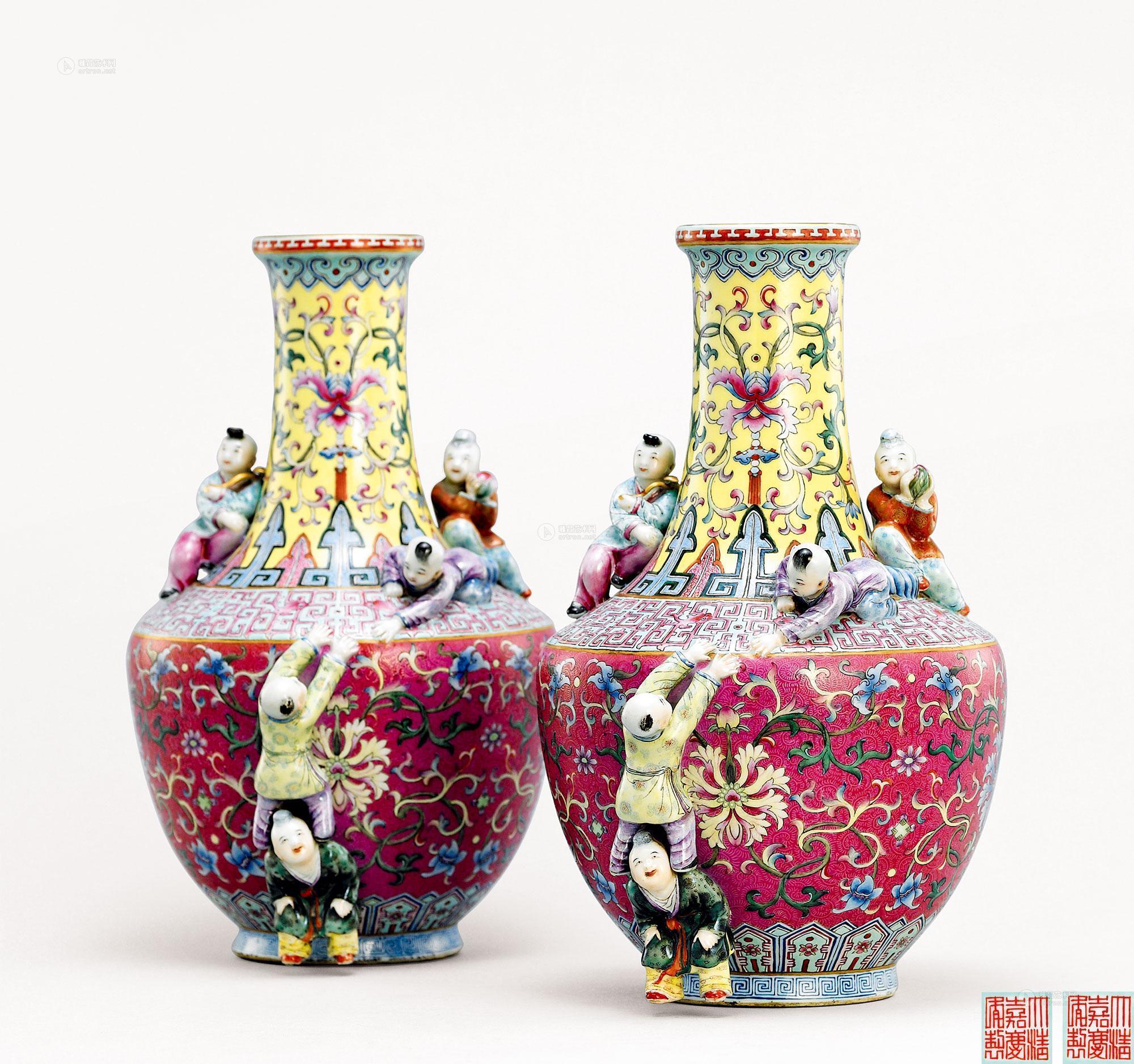 2724清粉彩轧道堆塑五子登科洗口瓶一对