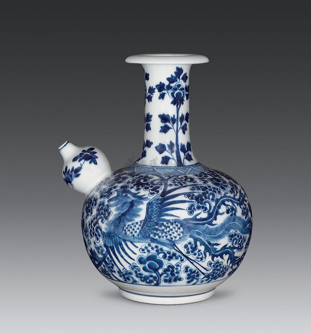 青花凤纹军持拍品分类陶瓷>清代青花瓷器创作年代清康熙尺寸高25cm