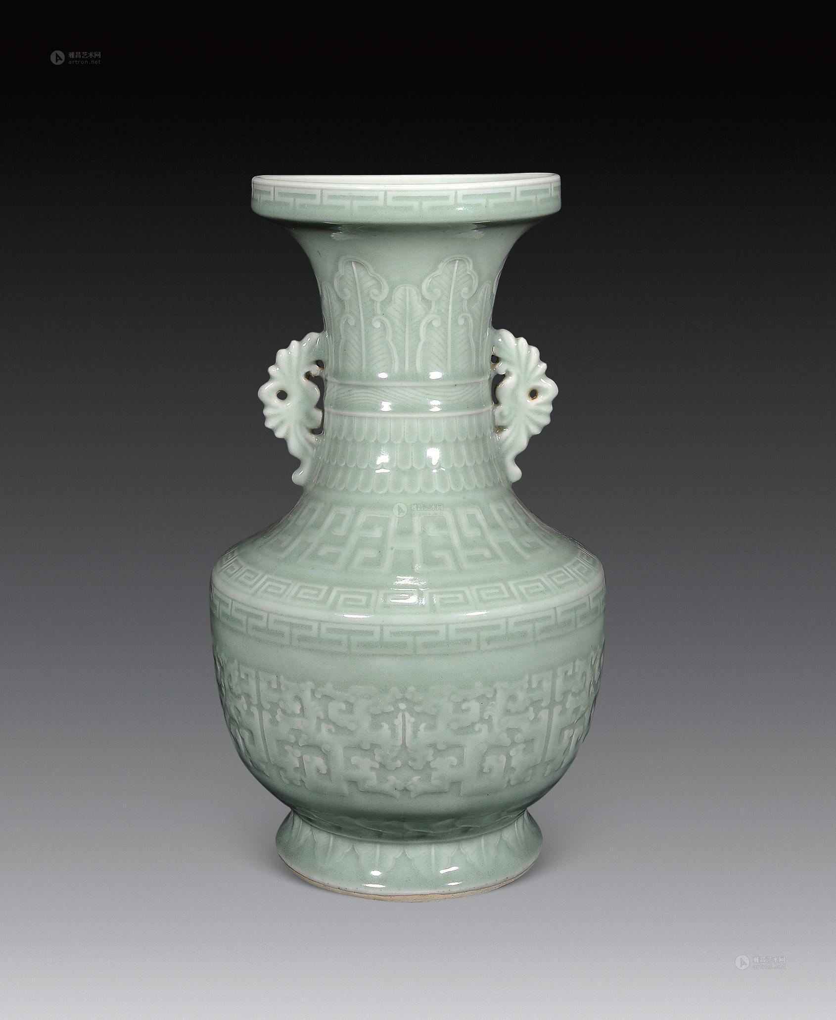 豆青刻花螭龙双耳瓶拍品分类陶瓷>清代单色釉瓷器创作年代清乾隆尺寸