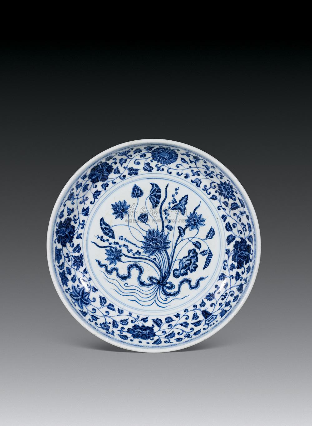 清 青花一把莲纹盘