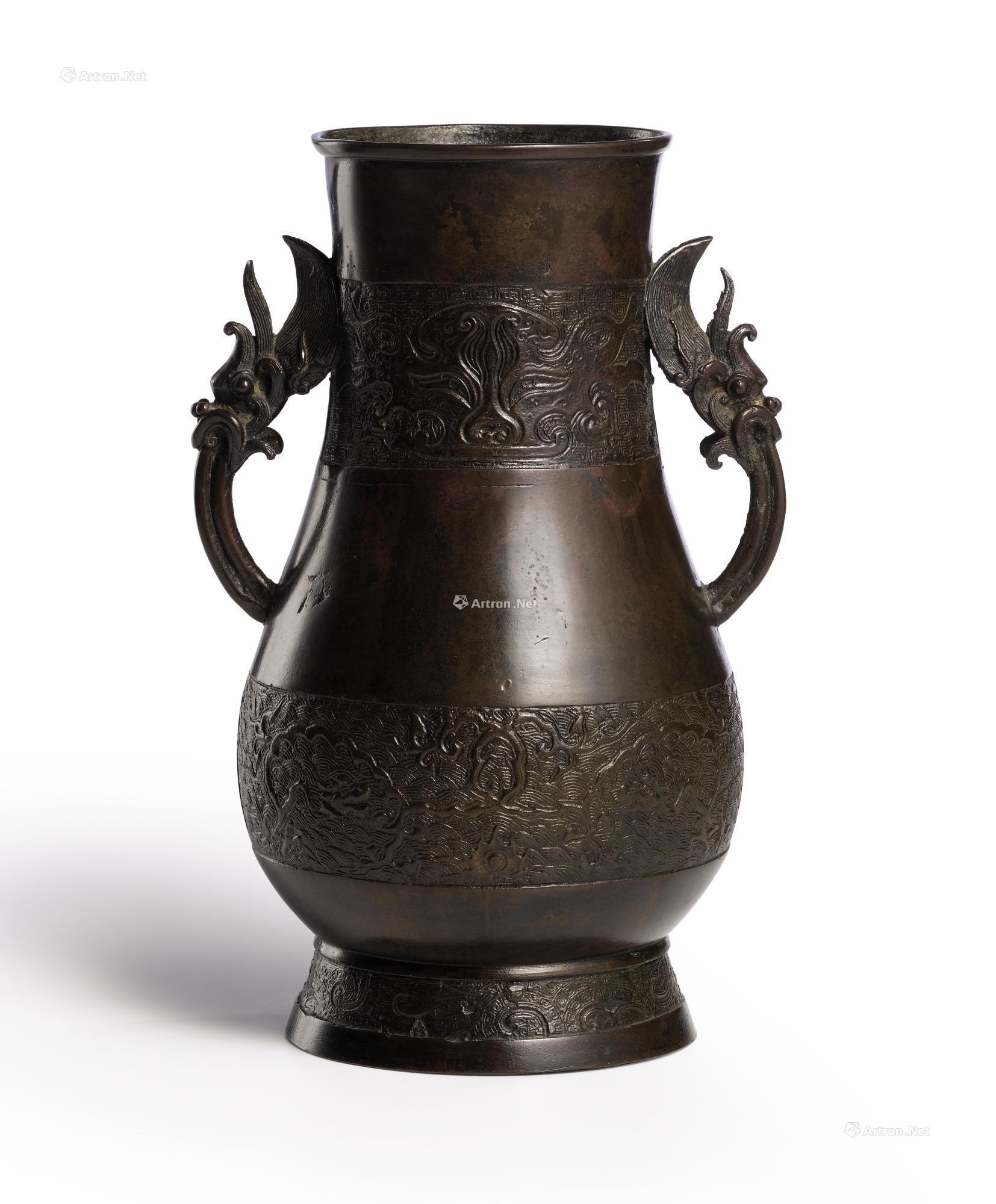 宋 铜饕餮纹龙耳尊