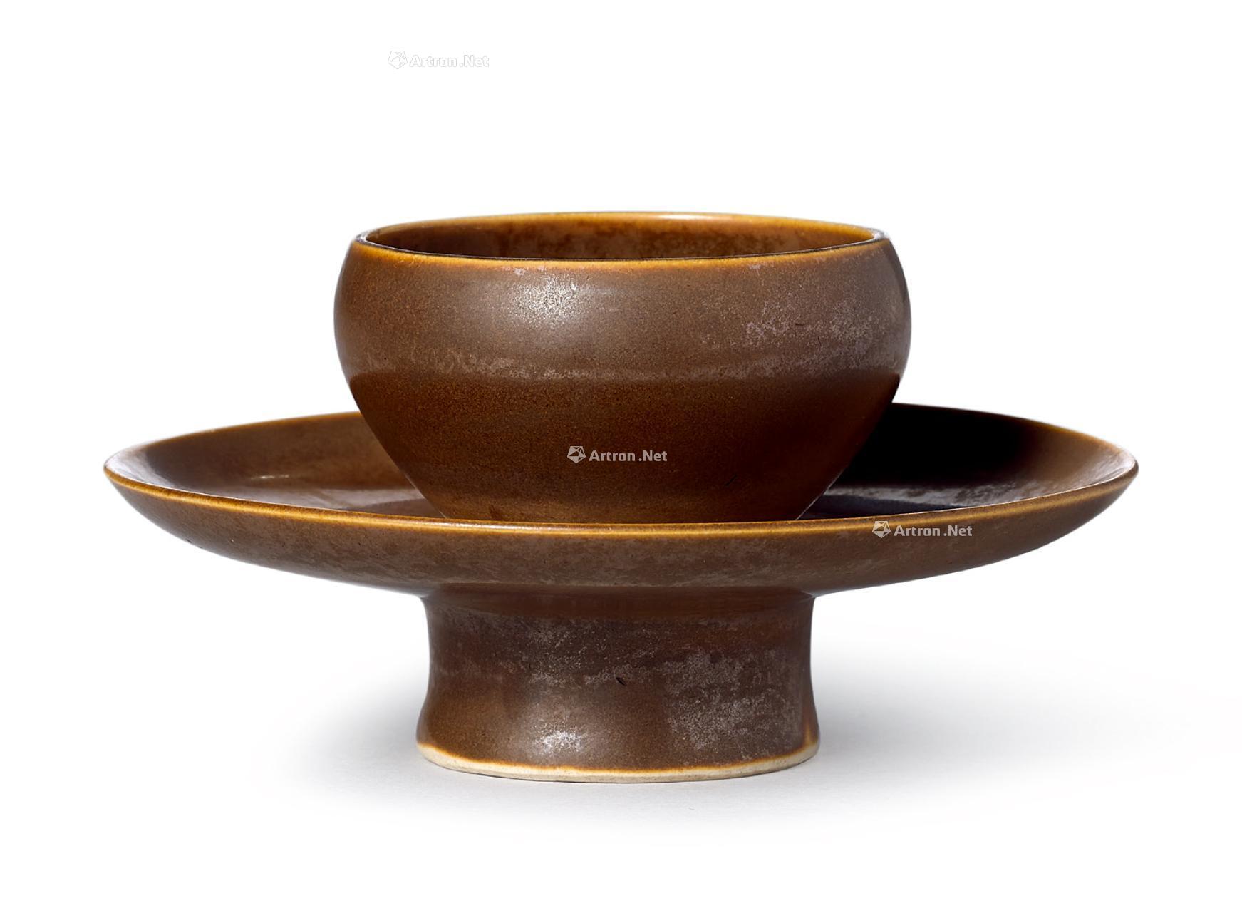 宋 定窑酱釉盏托