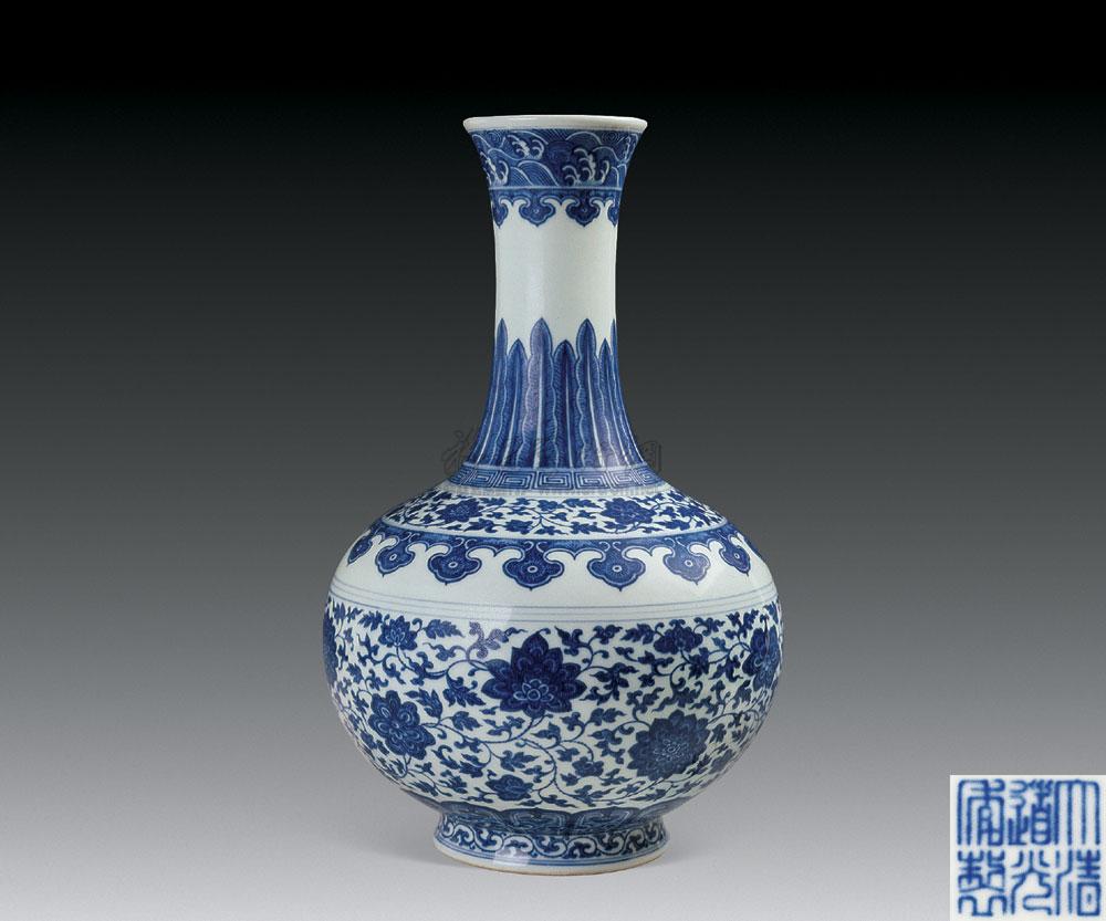 清道光 青花缠枝莲纹赏瓶