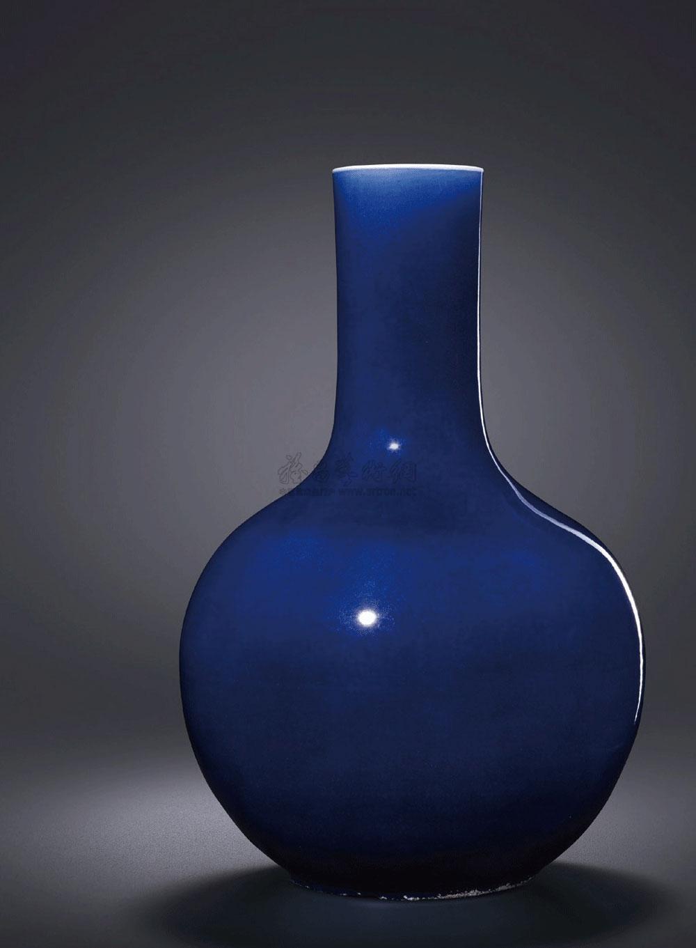 清雍正/乾隆 霁蓝釉天球瓶