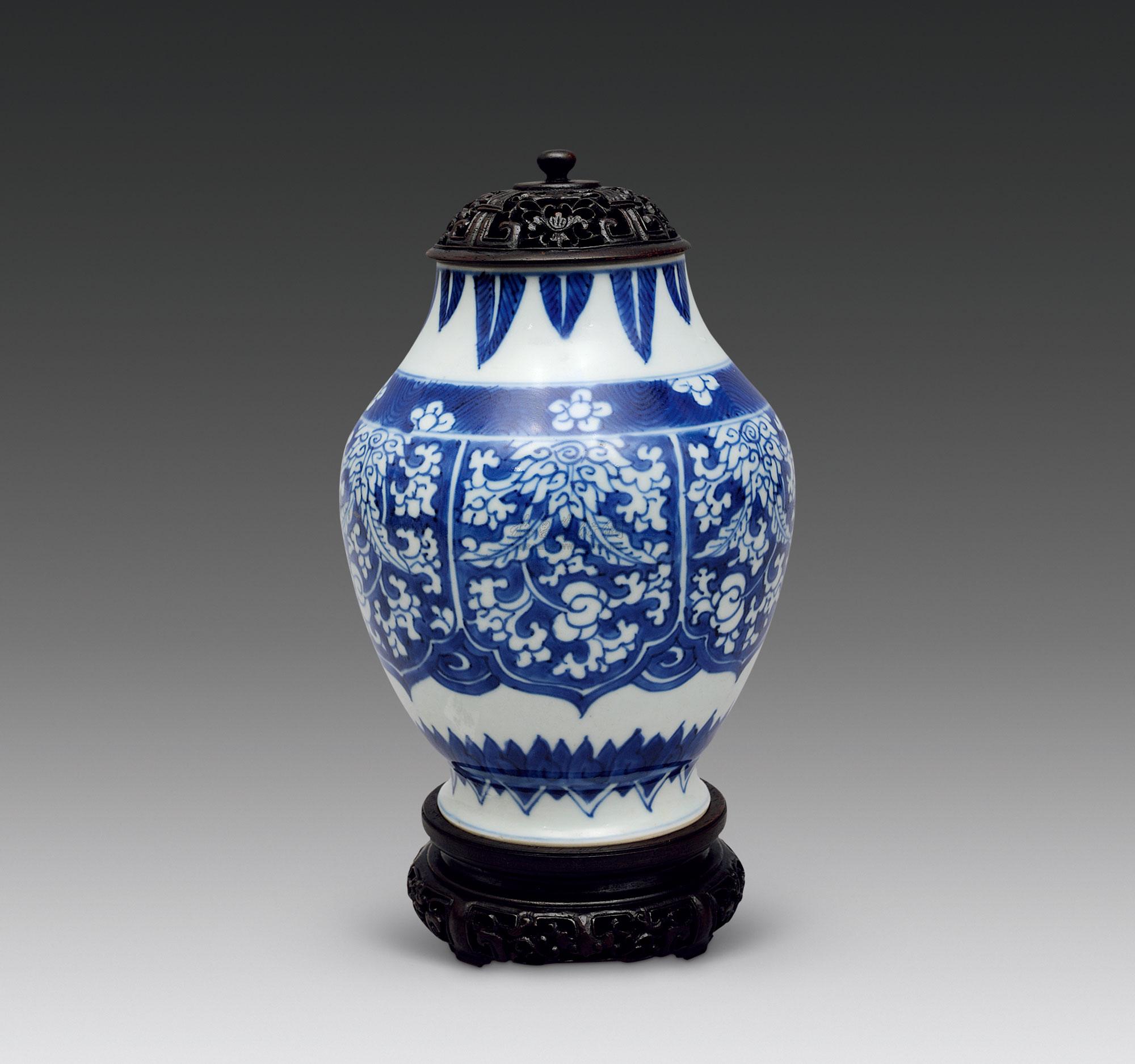 清康熙 青花花卉纹莲子罐