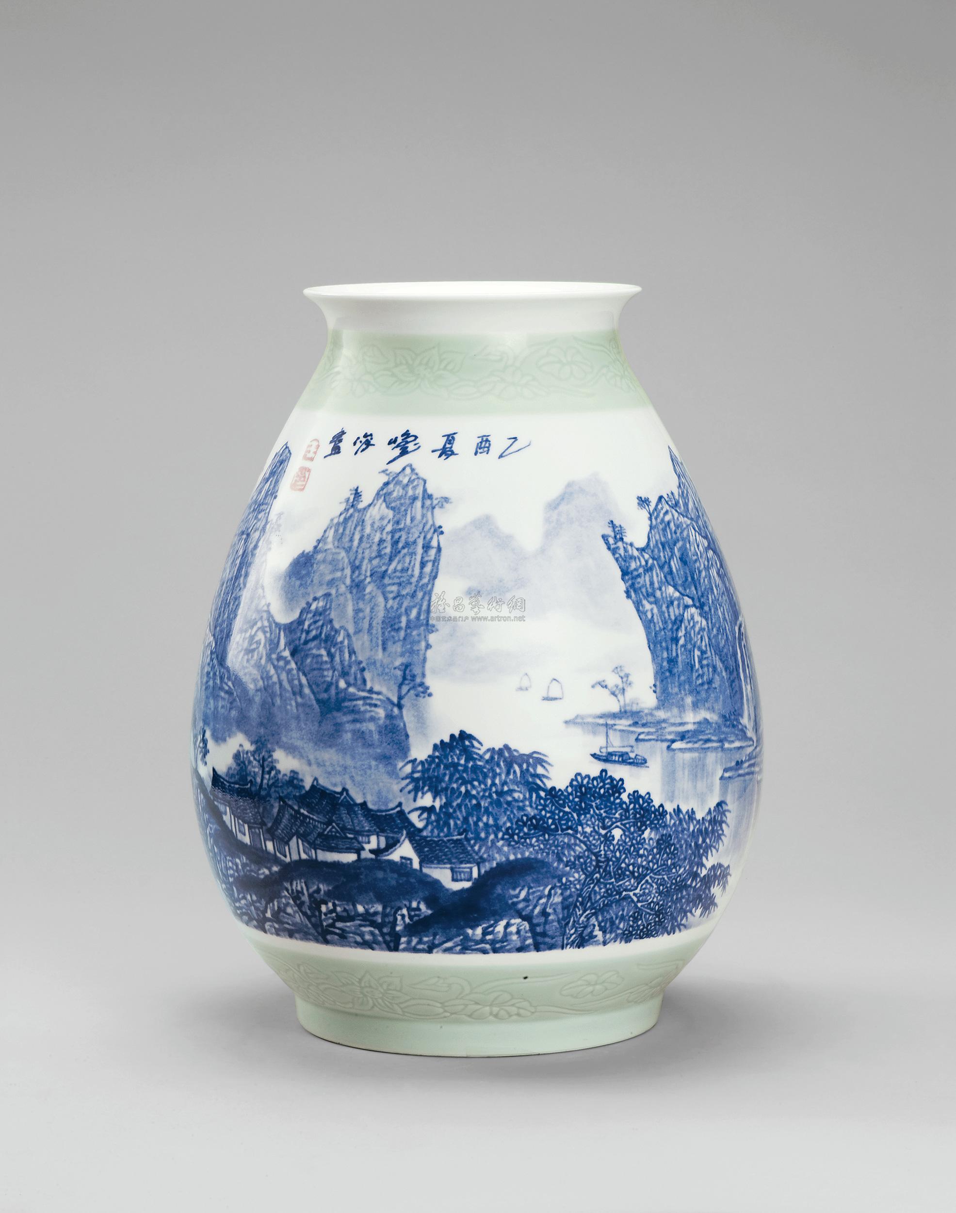 王怀俊 漓江春晓 青花山水瓷瓶拍品分类陶瓷>现当代及其它瓷器尺寸高