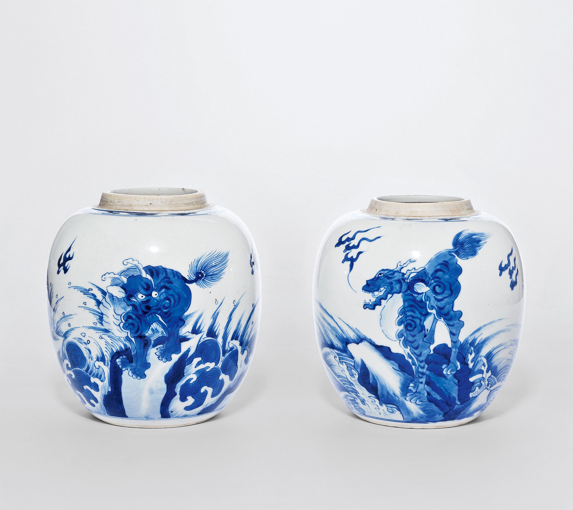 青花海兽纹罐 (一对)拍品分类陶瓷>清代青花瓷器创作年代清康熙尺寸高