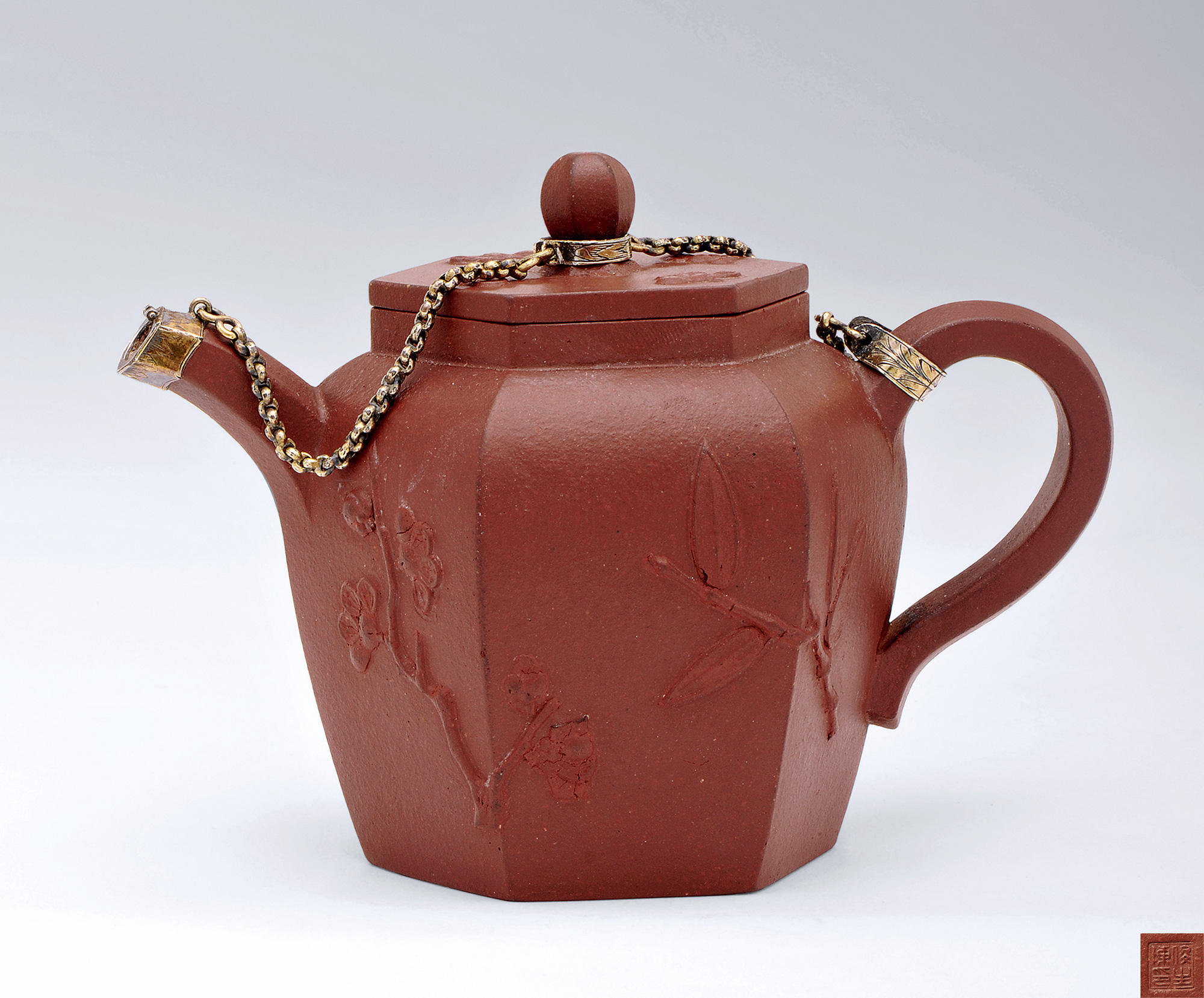 清早期 朱泥陈俊生制梅竹纹六方壶