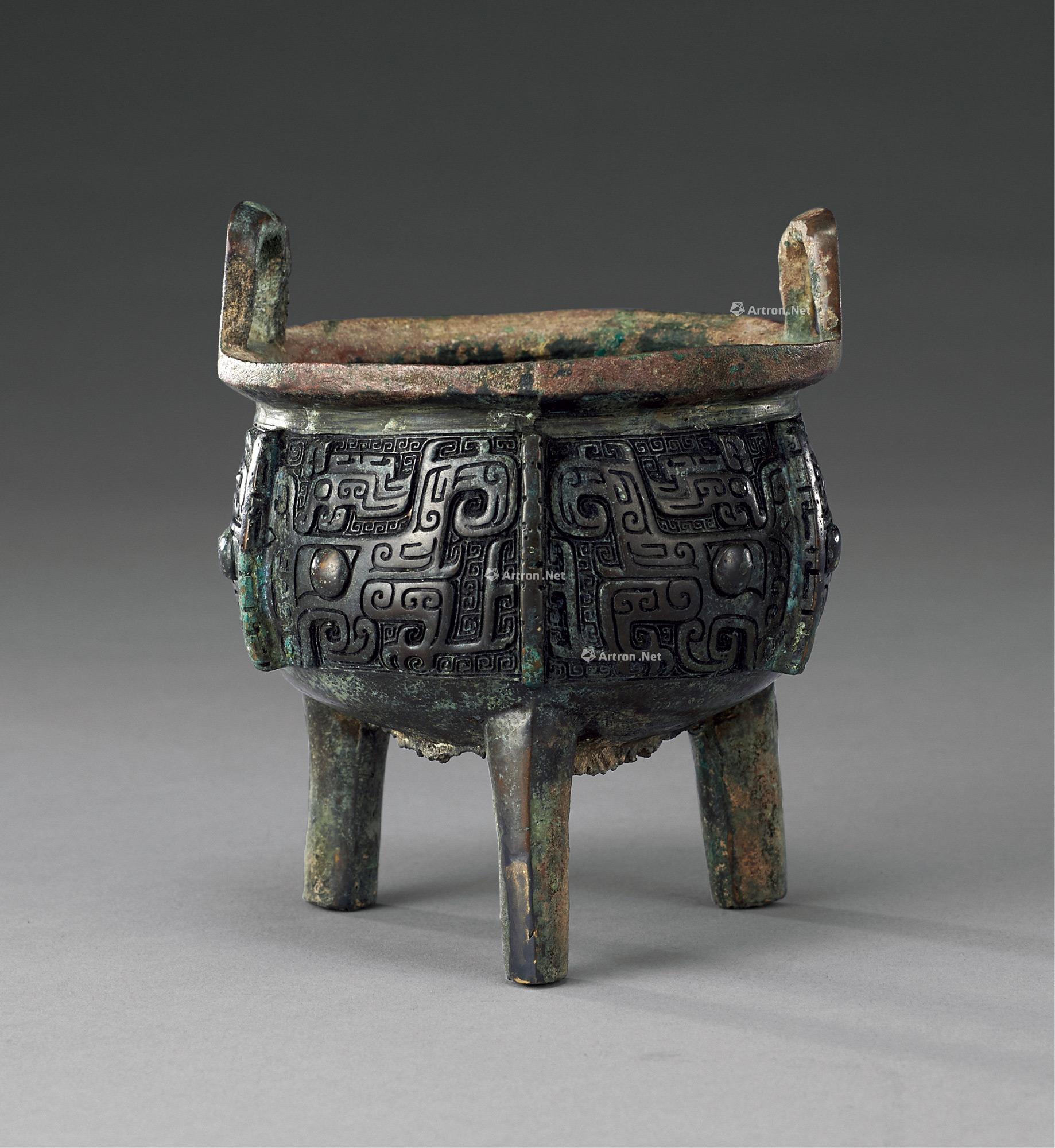 商 青铜夔龙纹三足鼎