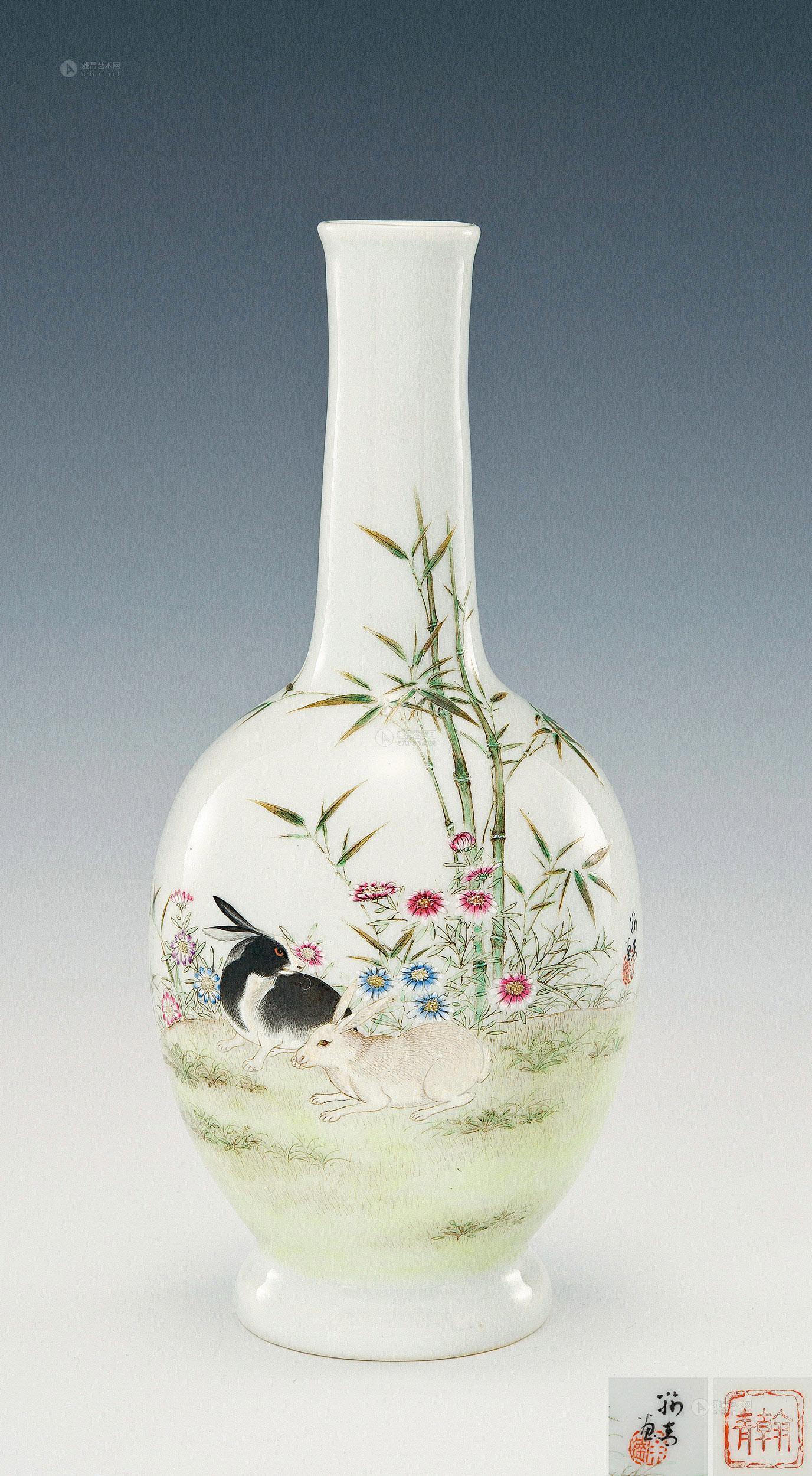 民国 余翰青 粉彩花卉兔纹瓶