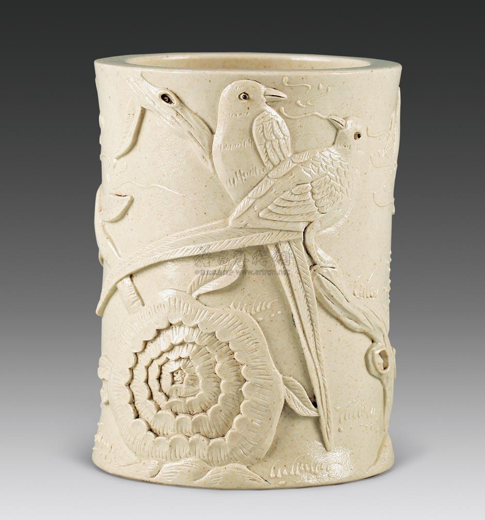 民国 王炳荣雕瓷花鸟纹笔筒