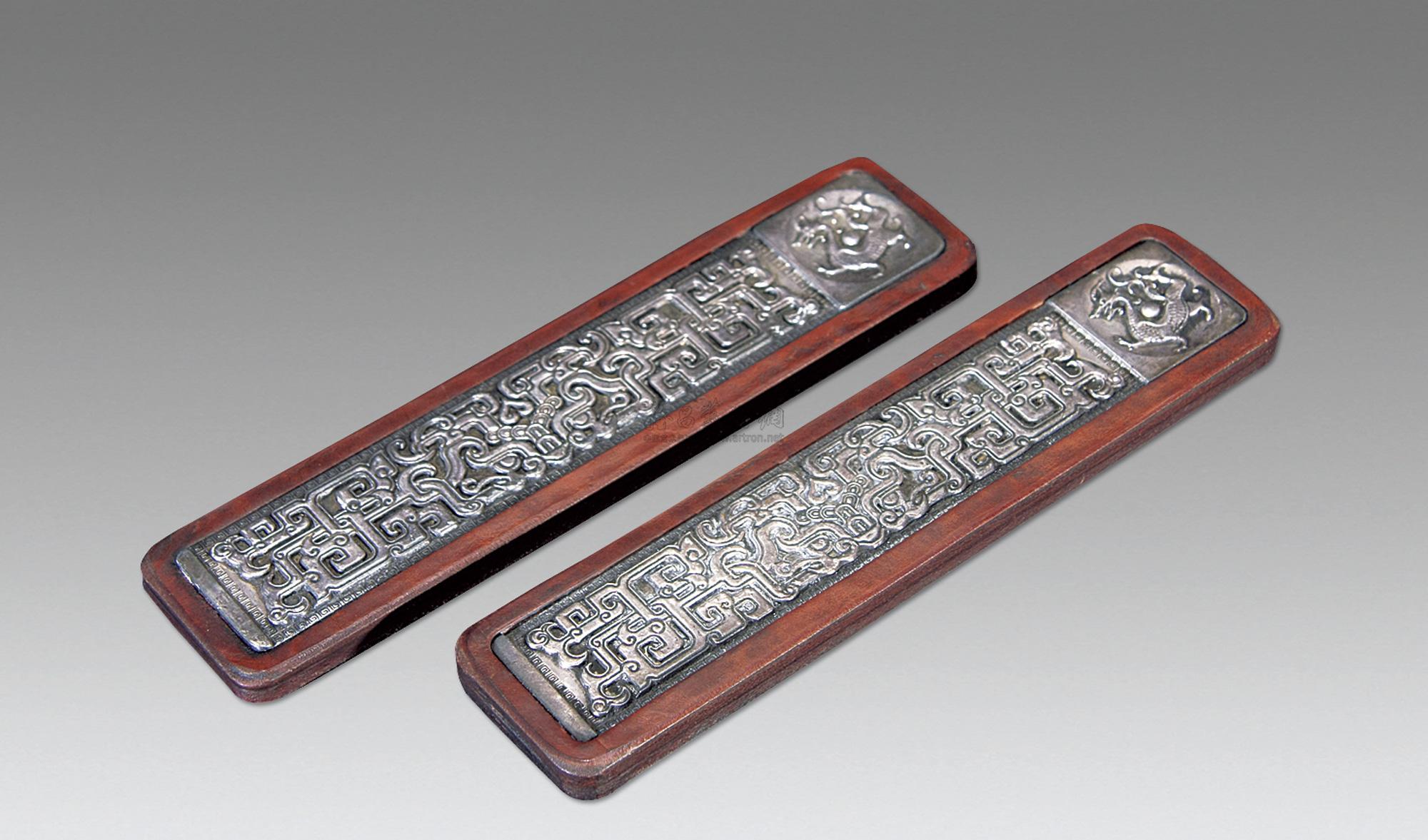 1913 民国 文豪雅趣银夔纹皮镇尺 (一对)