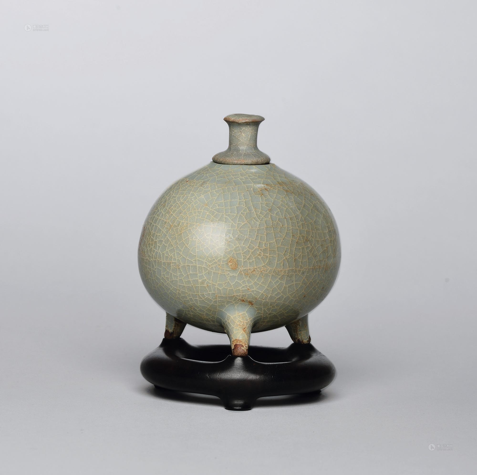 南宋 龙泉窑仿官窑三足水盂