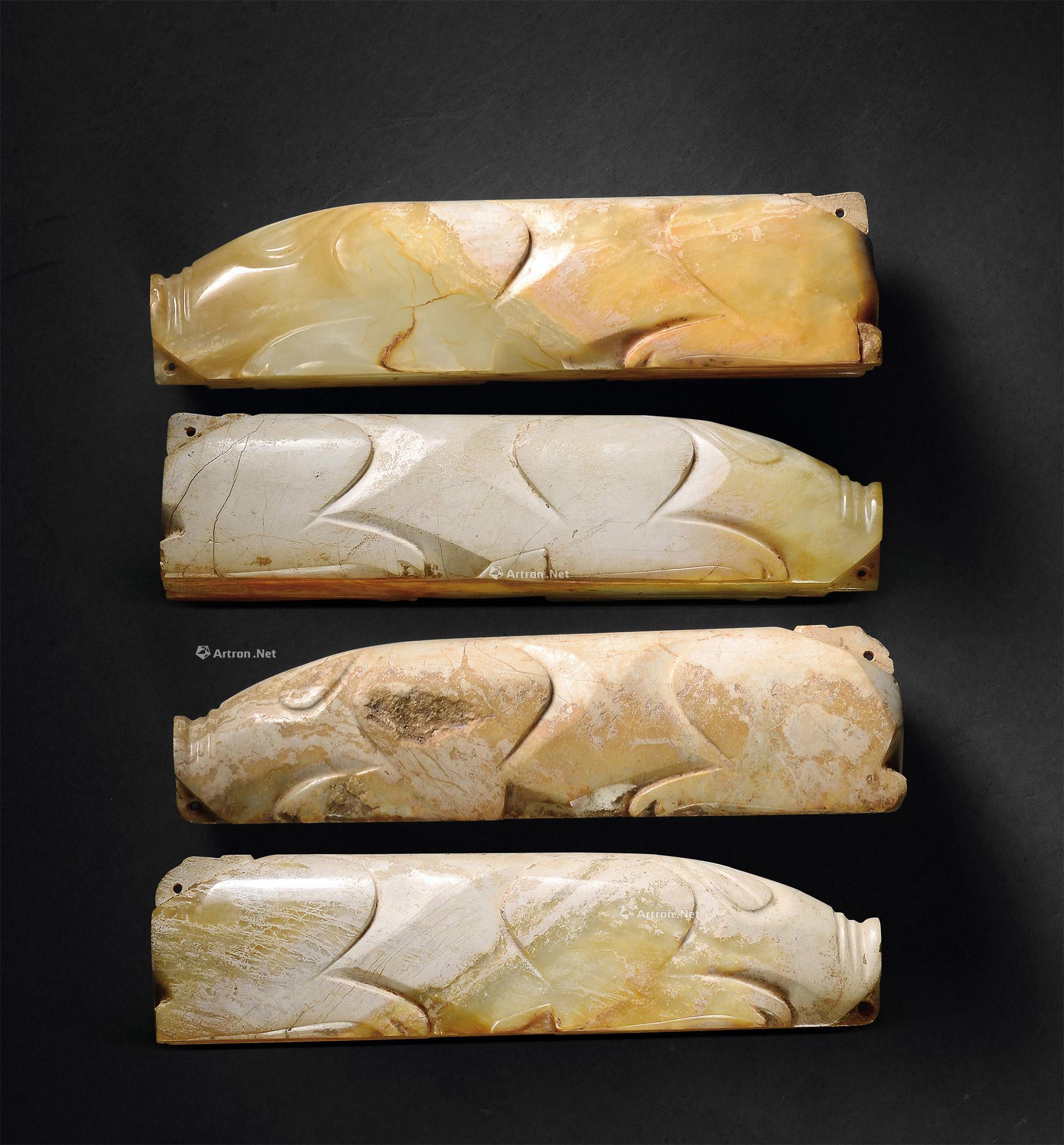 汉代 白玉握猪 (一对)-香港大唐国际 - 雅昌拍卖图录app