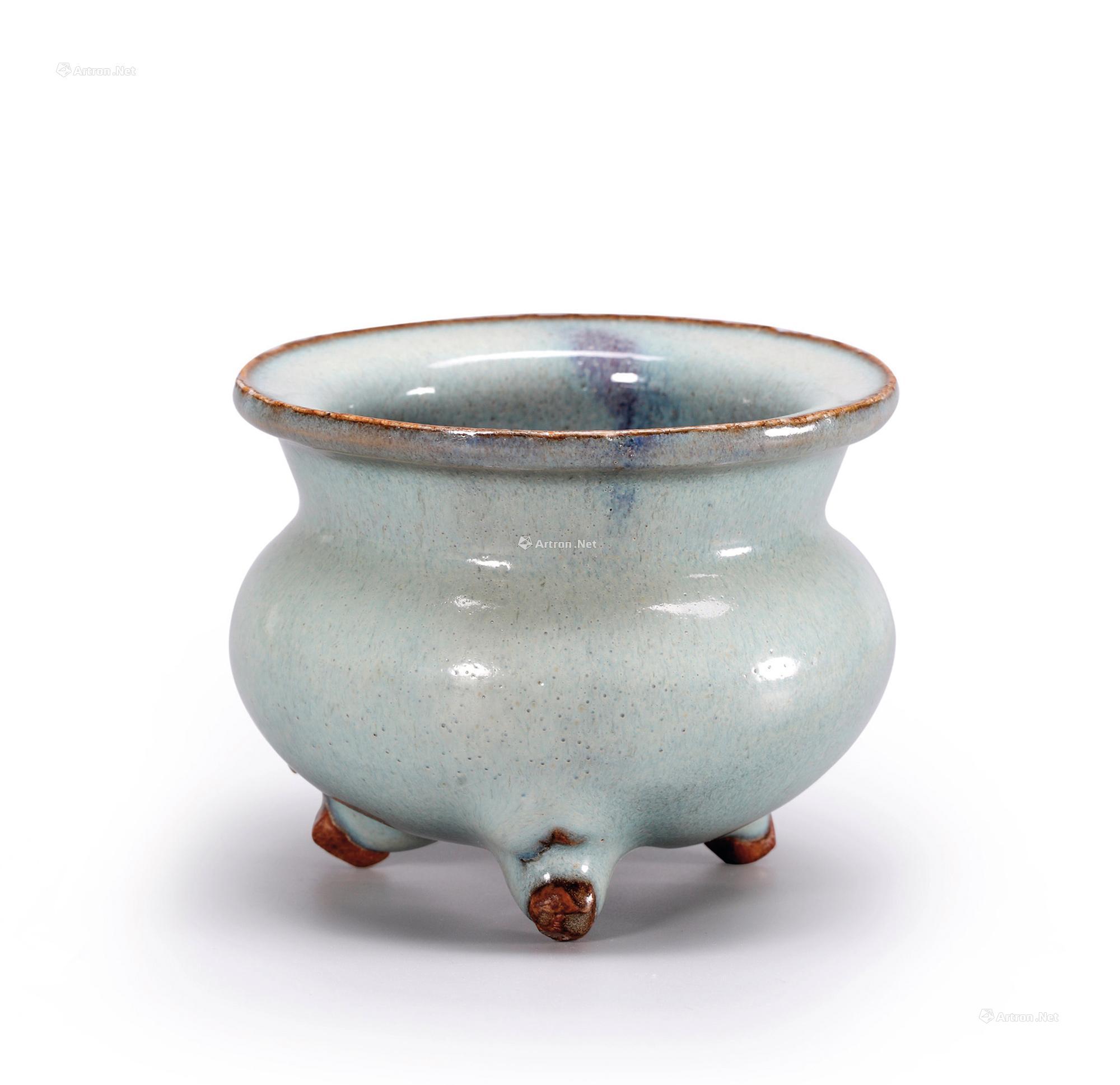 宋 钧窑 月白釉三足香炉