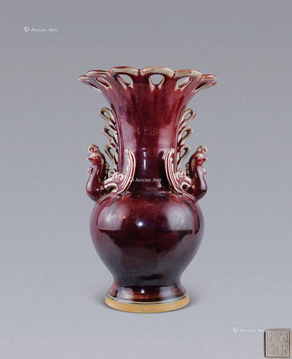 玛瑙红孔雀开屏赏瓶拍品分类陶瓷>清代单色釉瓷器创作年代清代中期