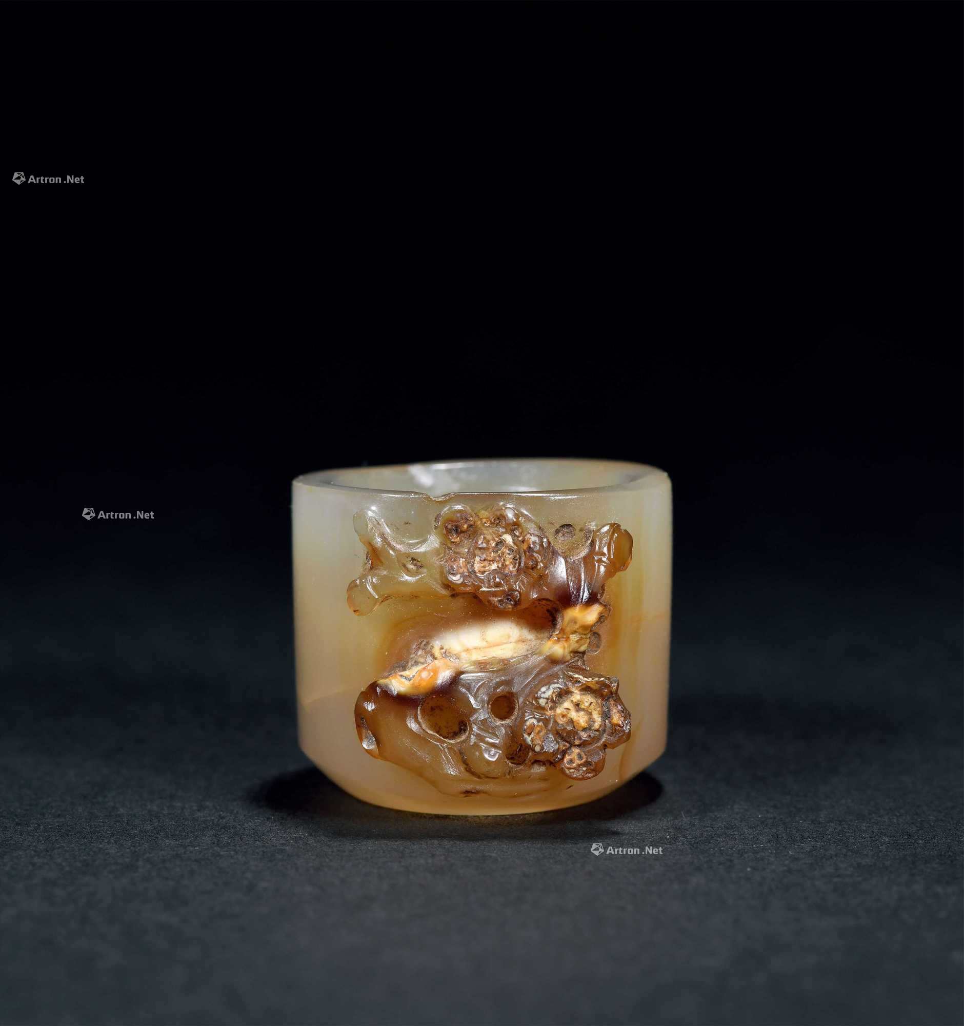 清 玛瑙巧雕花卉扳指