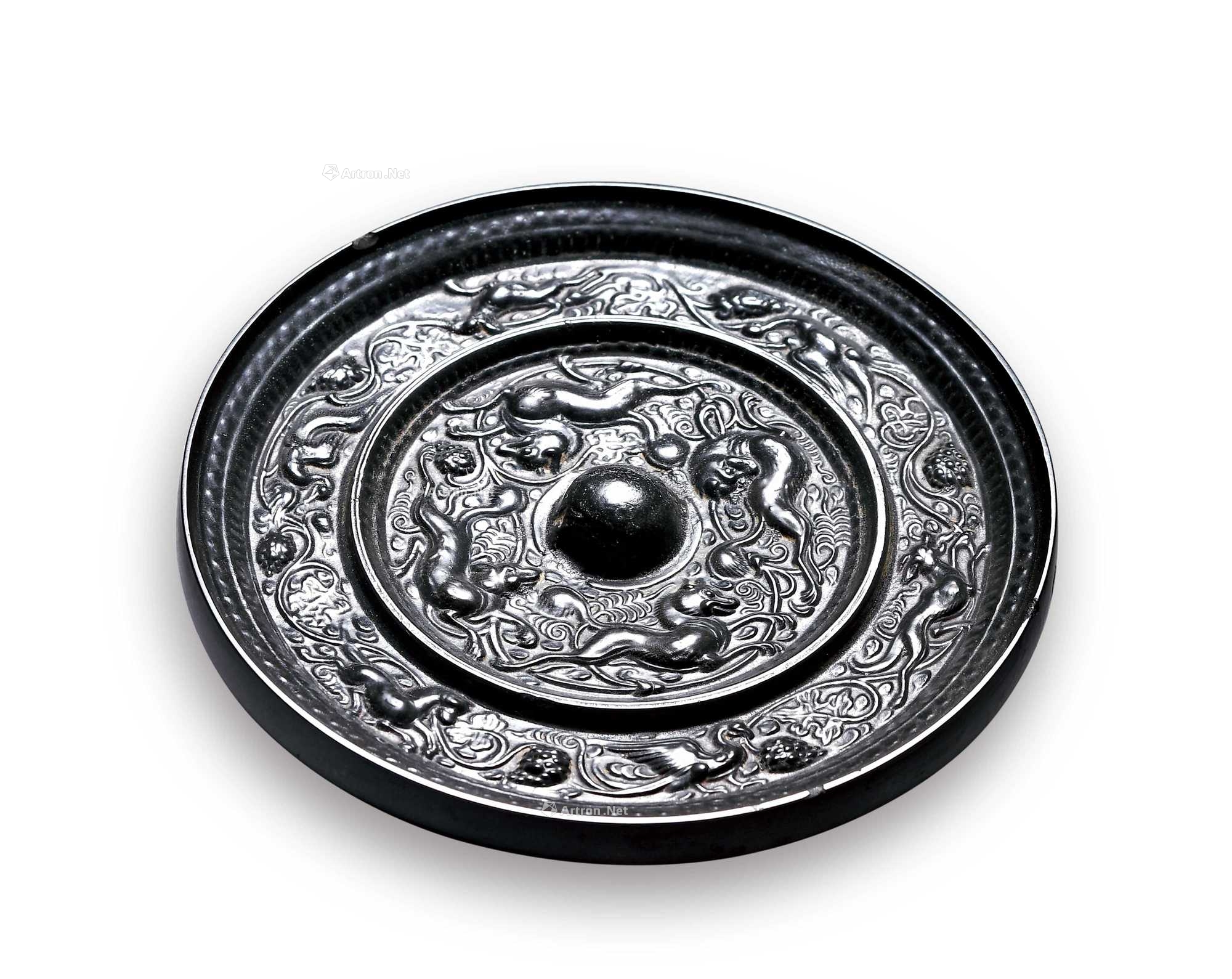 明 瑞兽葡萄纹镜