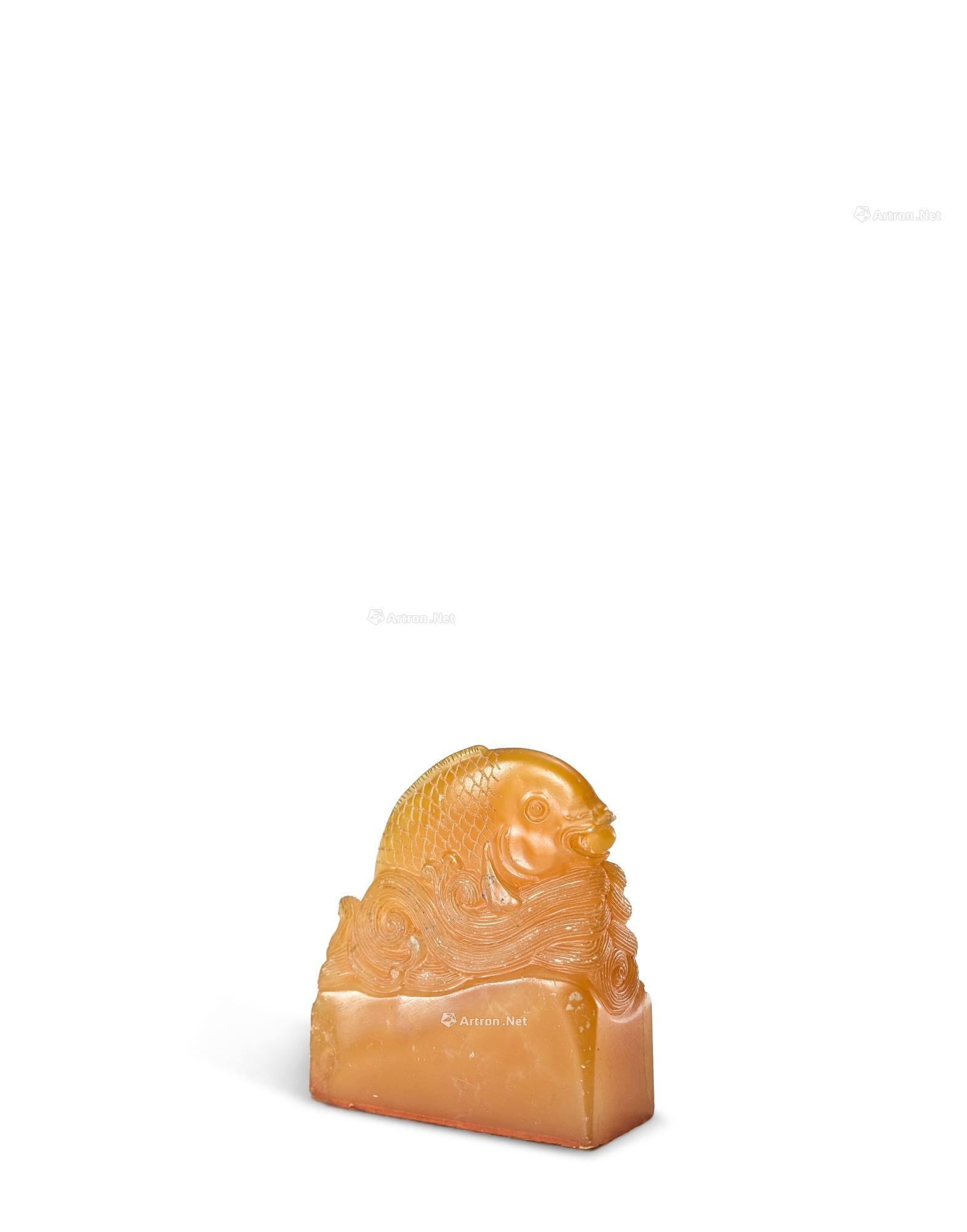 清 田黄鲤鱼吐珠钮印